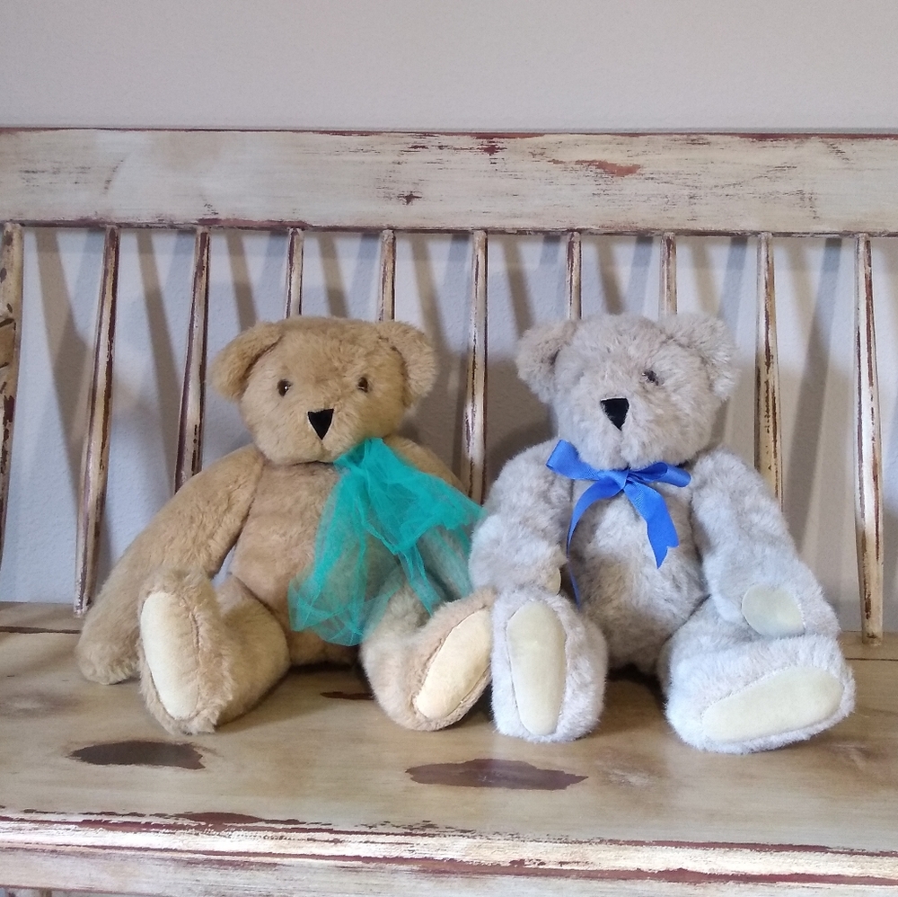 Vermont Teddy Bears Set. (Or 25.00 ea)